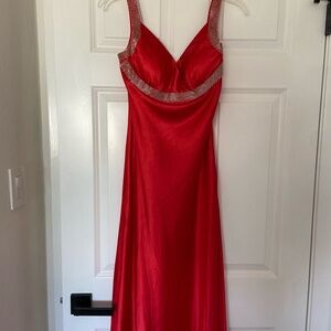 Stunning Red Prom Dress with Elegant Design and Flattering Fit
